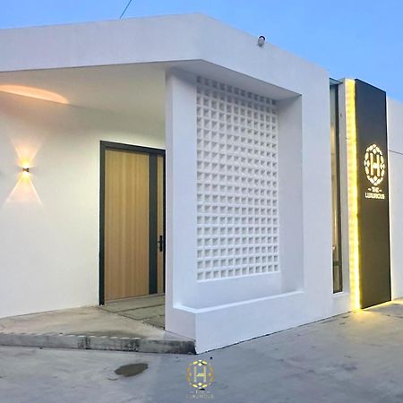 הוילה The Luxurious 27, ג'והור בהרו מראה חיצוני תמונה
